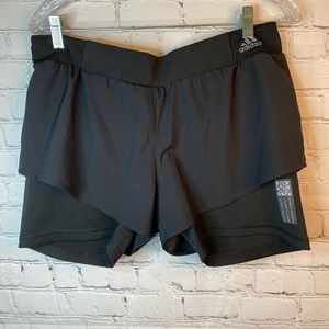 Adidas Adapt women’s to chaos 3 inch running short size large